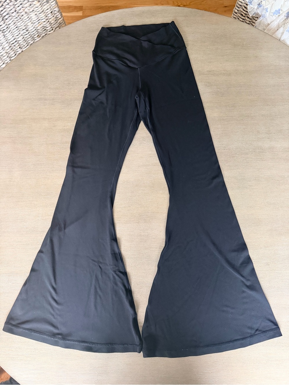 OFFLINE By Aerie Real Me High Waisted Crossover Flare Legging M short set of 3! - Picture 9 of 16